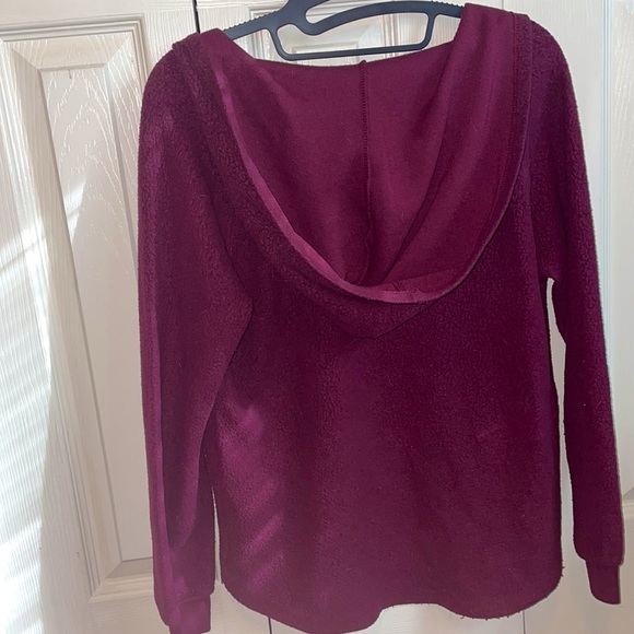 ⛅️XS Urban Outfitters Maroon Fleece Hoodie - Picture 3 of 3